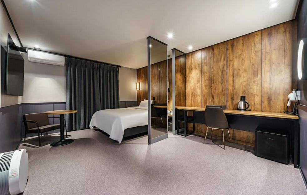 Brown-Dot Hotel Geomdan Incshon Kültér fotó