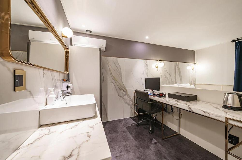 Brown-Dot Hotel Geomdan Incshon Kültér fotó