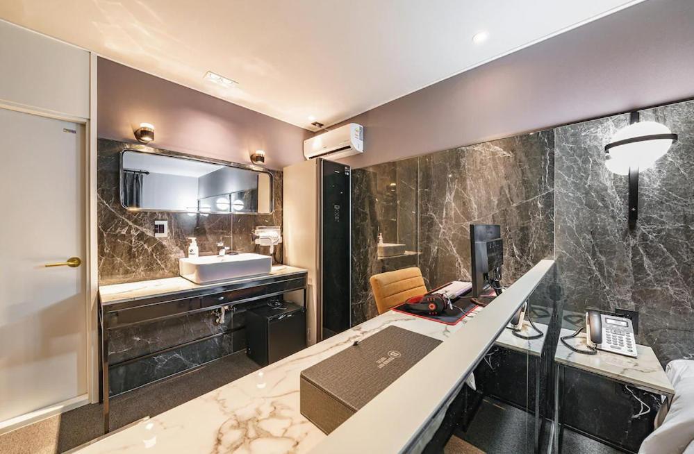 Brown-Dot Hotel Geomdan Incshon Kültér fotó